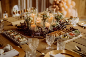 Hochzeits Dinner, gedeckr Tisch mit Kerzen